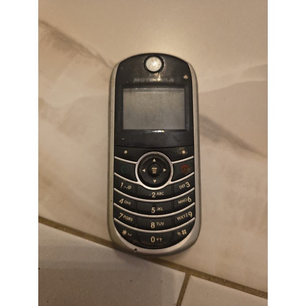 Motorola C139 Silver Black TracFone Prepaid‎ Wireless Device